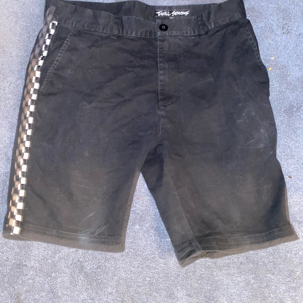 Thrill seekers shorts size 32